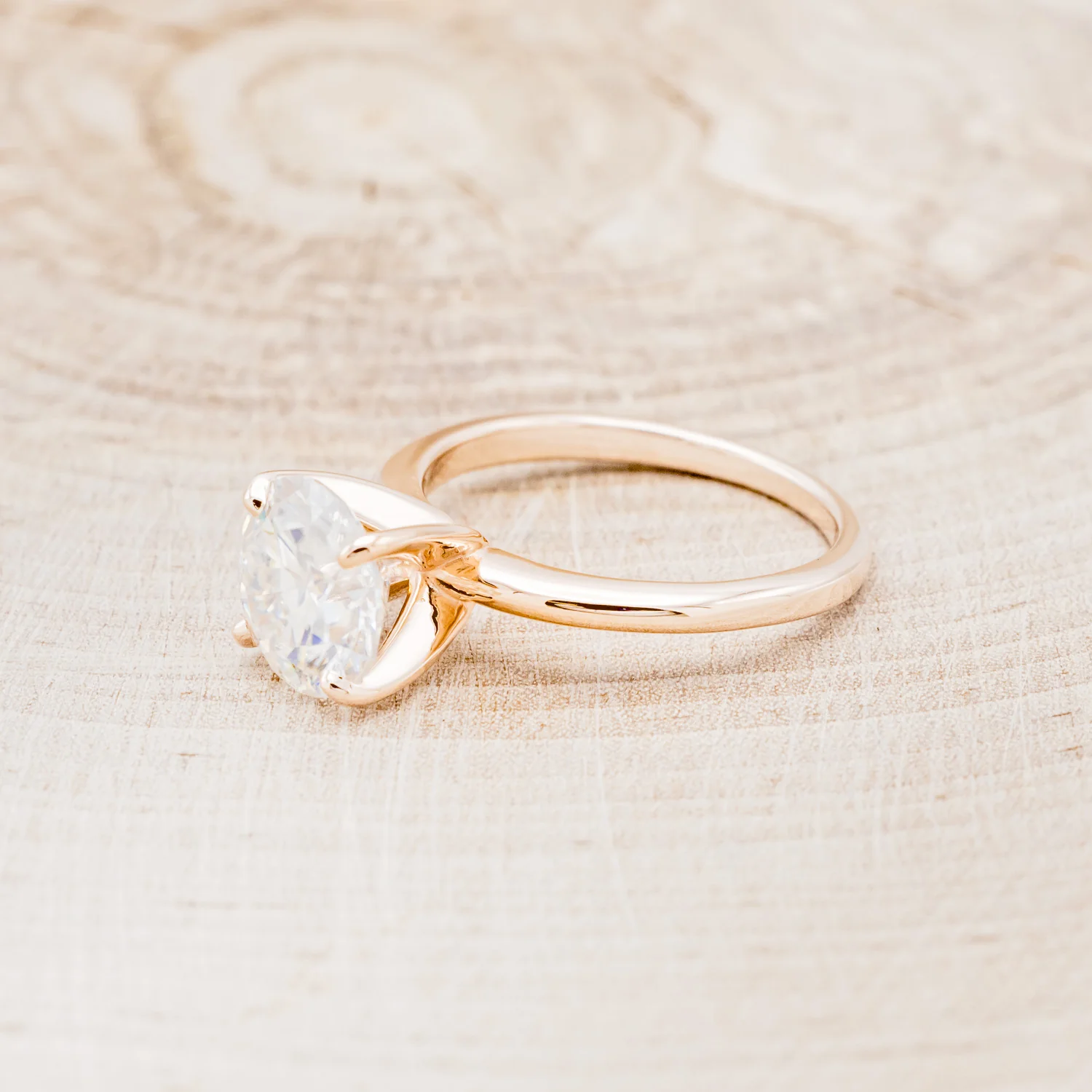 4 PRONG ROUND CUT MOISSANITE SOLITAIRE ENGAGEMENT RING - Image 3