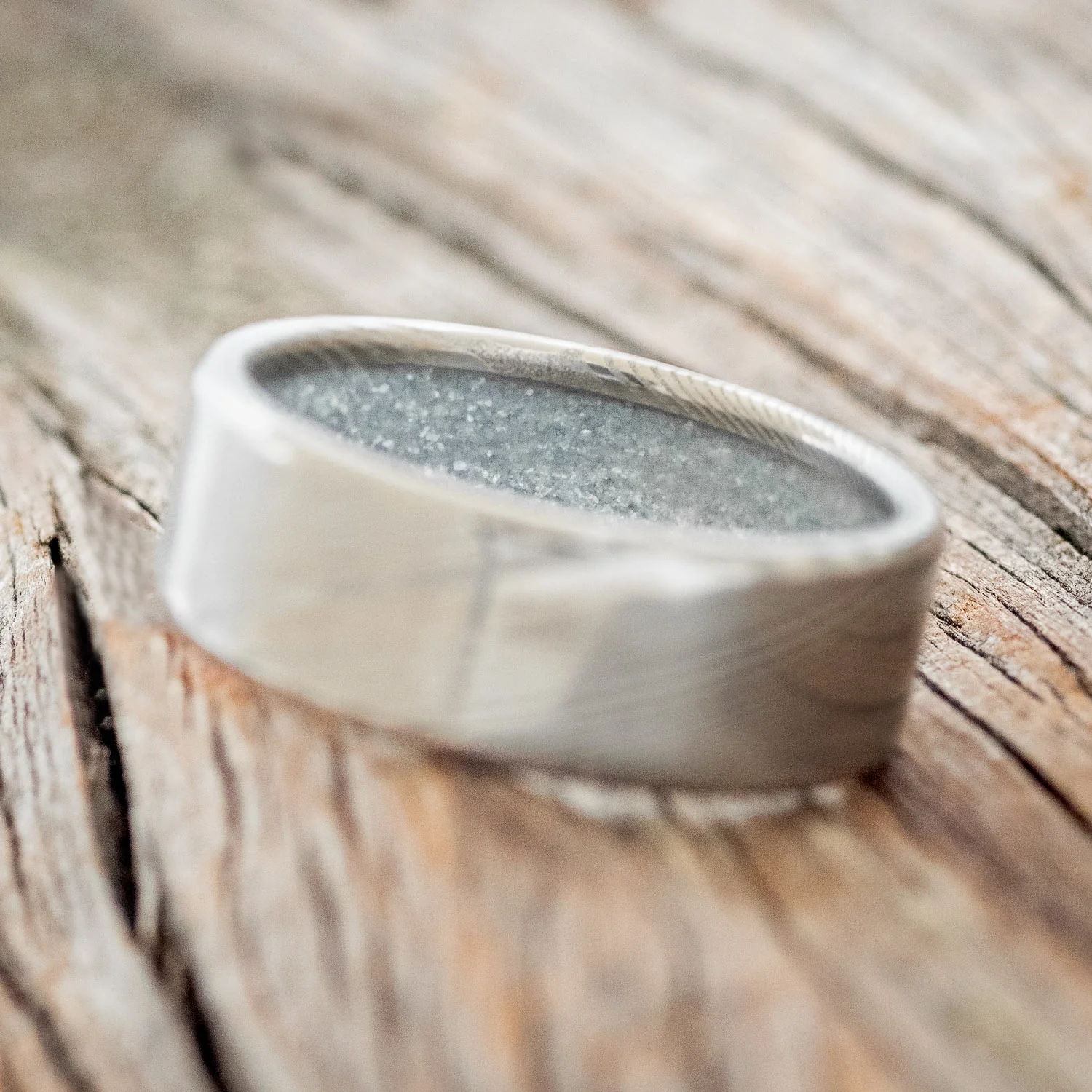 DIAMOND DUST LINED WEDDING BAND - Image 16