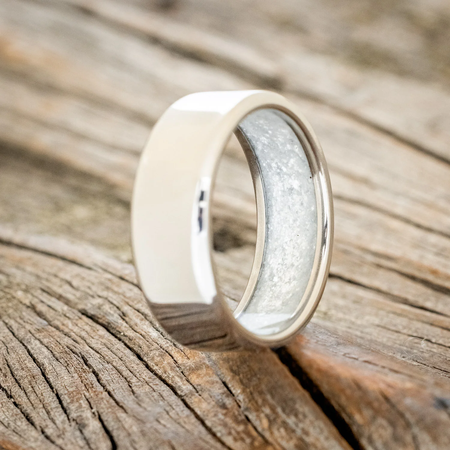 DIAMOND DUST LINED WEDDING BAND - Image 4