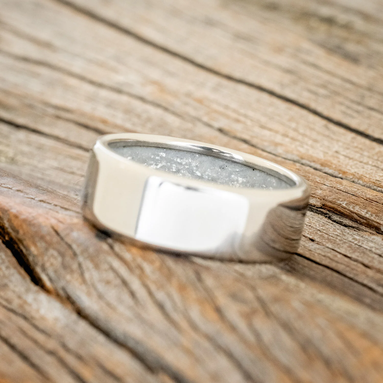 DIAMOND DUST LINED WEDDING BAND - Image 5