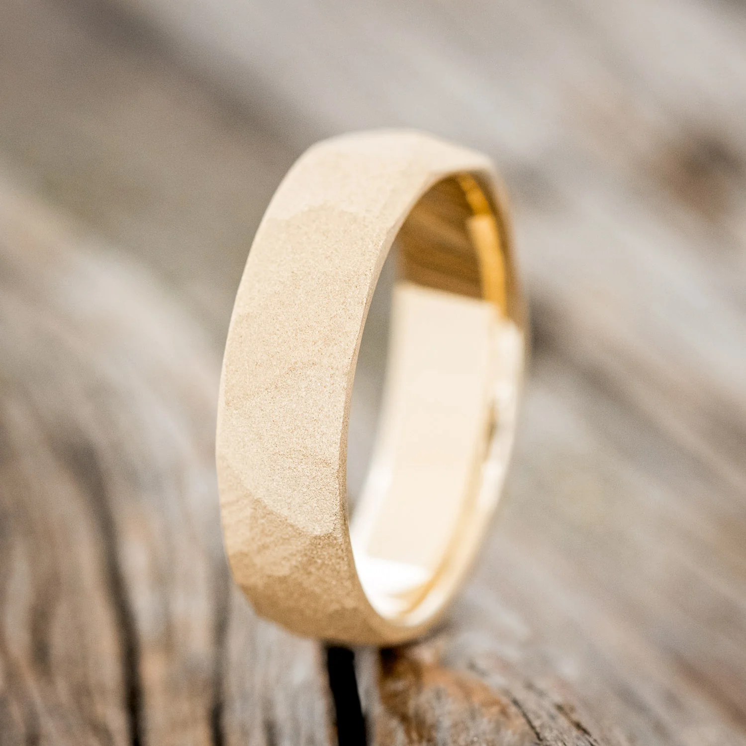 FACETED WEDDING RING WITH SANDBLASTED FINISH - Image 4