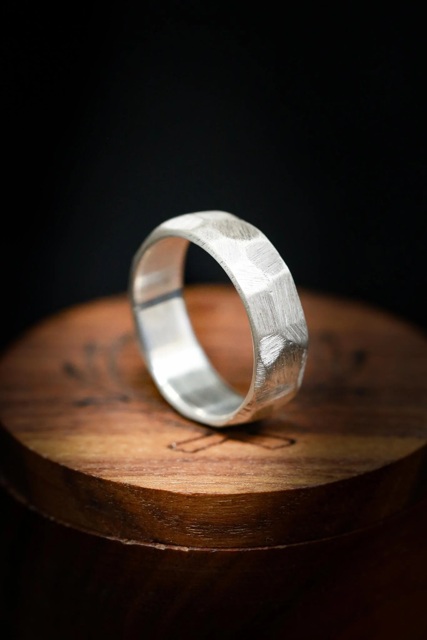 FACETED WEDDING RING WITH TEXTURED FINISH - Image 18