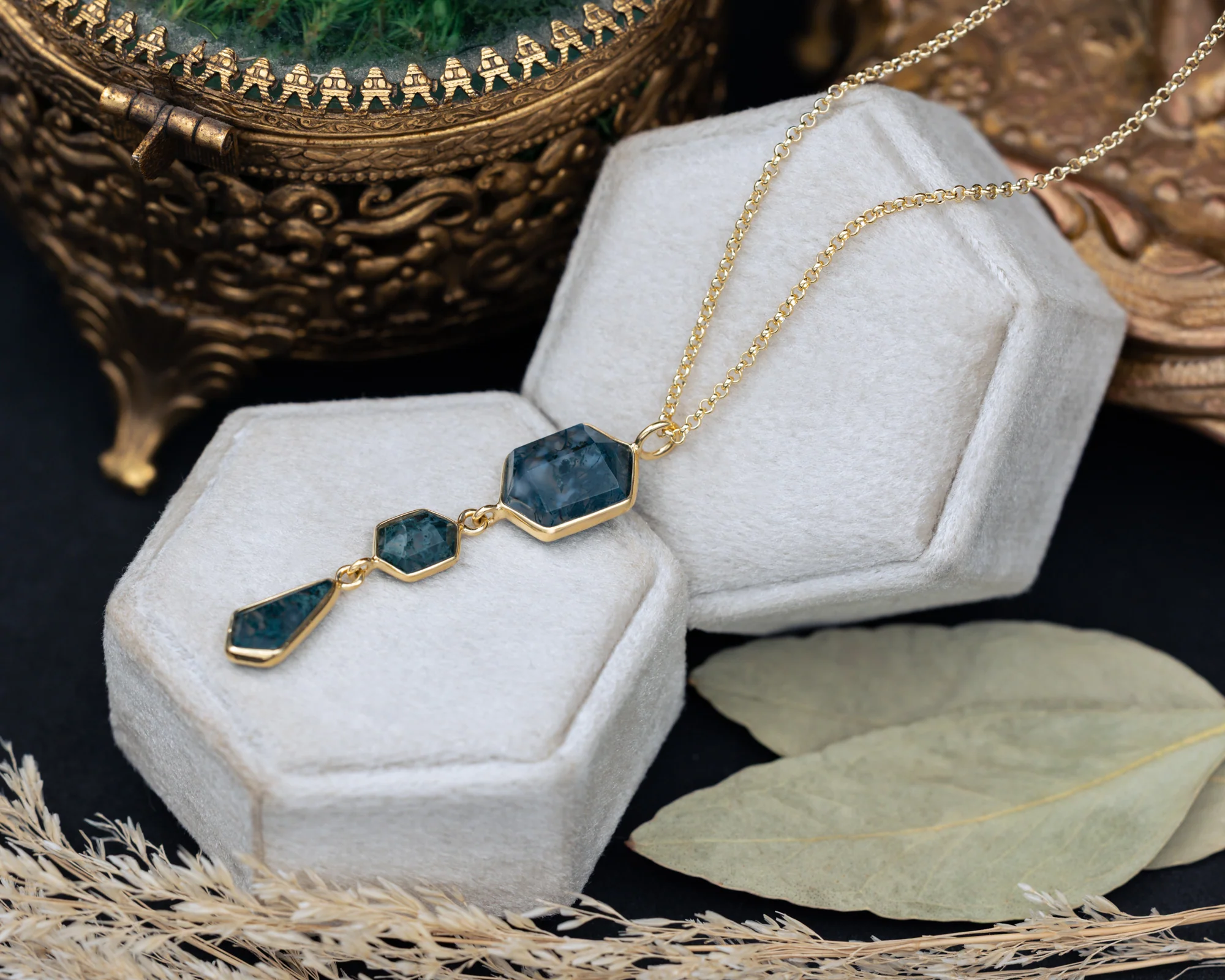 GEO COLLECTION - 18K GOLD VERMEIL TRIPLE DANGLE PENDANT WITH GEOMETRIC MOSS AGATE - BY JORGE REVILLA - Image 4