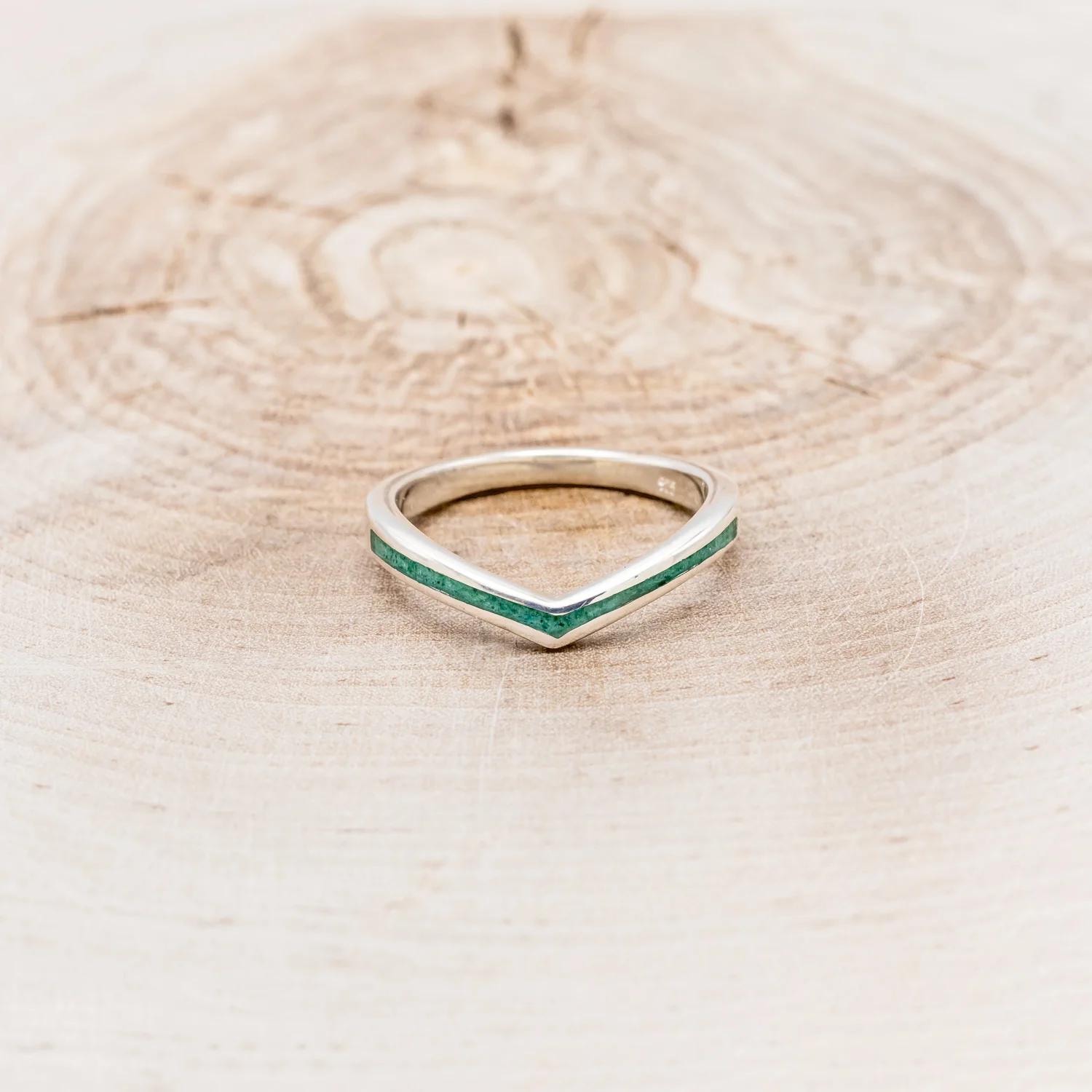 "KIDA" - V-SHAPED STACKING WEDDING BAND WITH SINGLE INLAY - Image 14