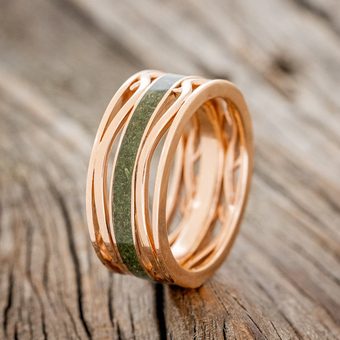 MEN'S "ARTEMIS" - MOSS WEDDING RING FEATURING A 14K GOLD BAND - Image 7