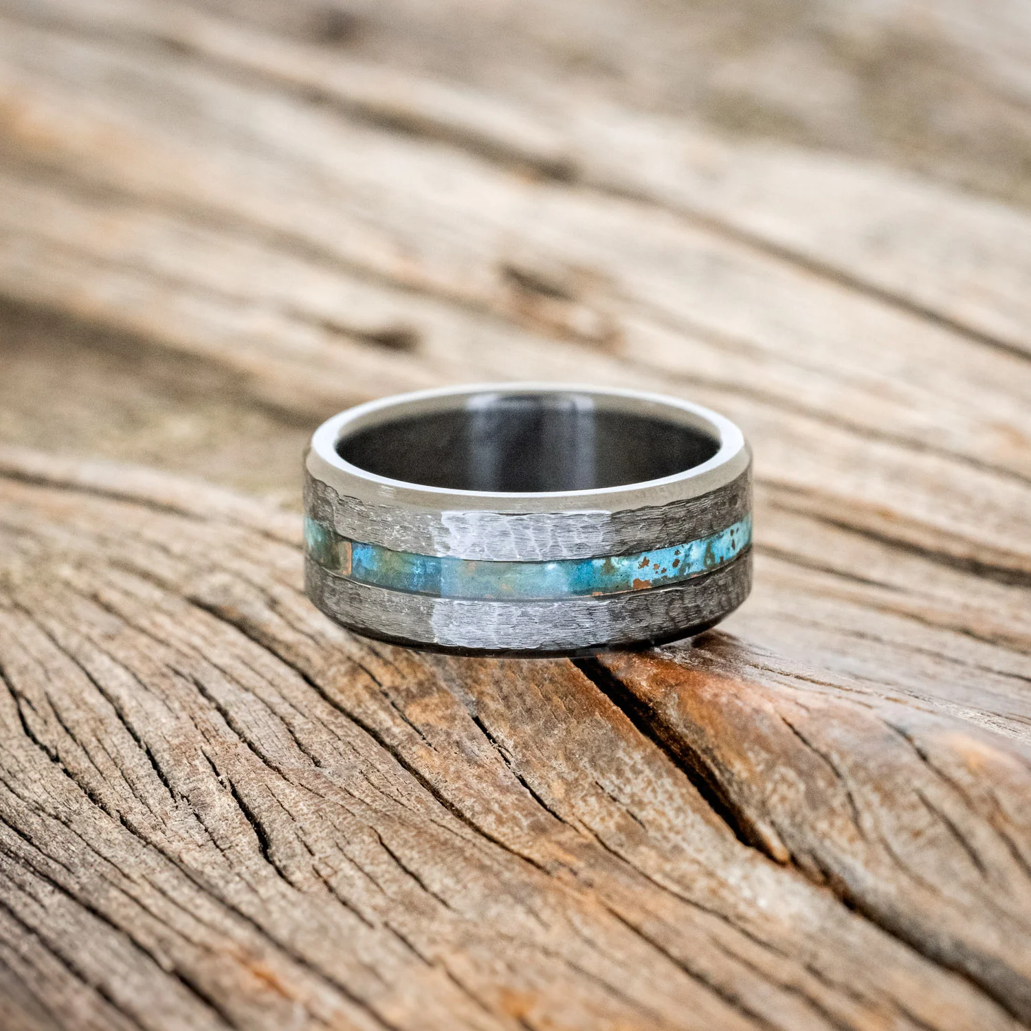 "NIRVANA" - CENTERED PATINA COPPER INLAY WEDDING BAND WITH HAMMERED FINISH - Image 7