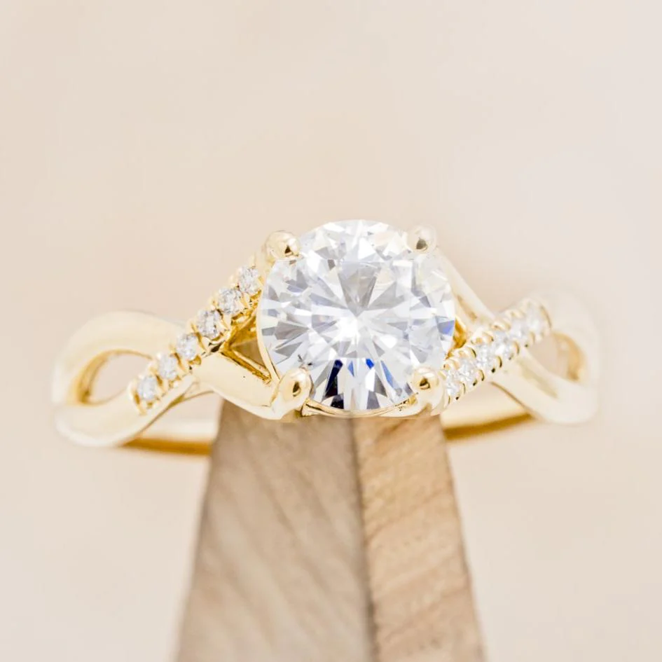 "ROSLYN" - ROUND CUT MOISSANITE ENGAGEMENT RING WITH DIAMOND ACCENTS - Image 7