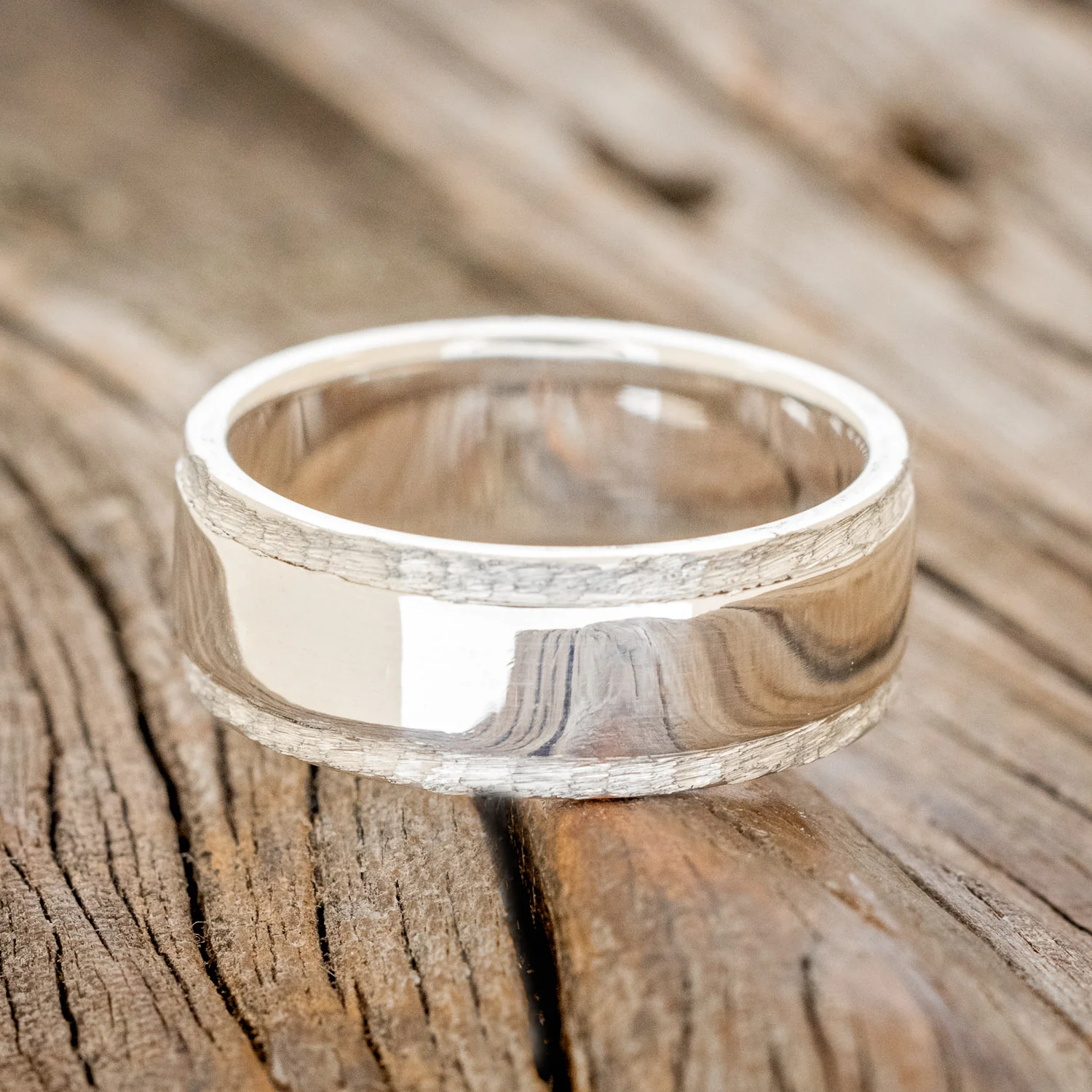 "SEDONA" - RAISED CENTER & HAMMERED EDGES WEDDING RING - Image 10