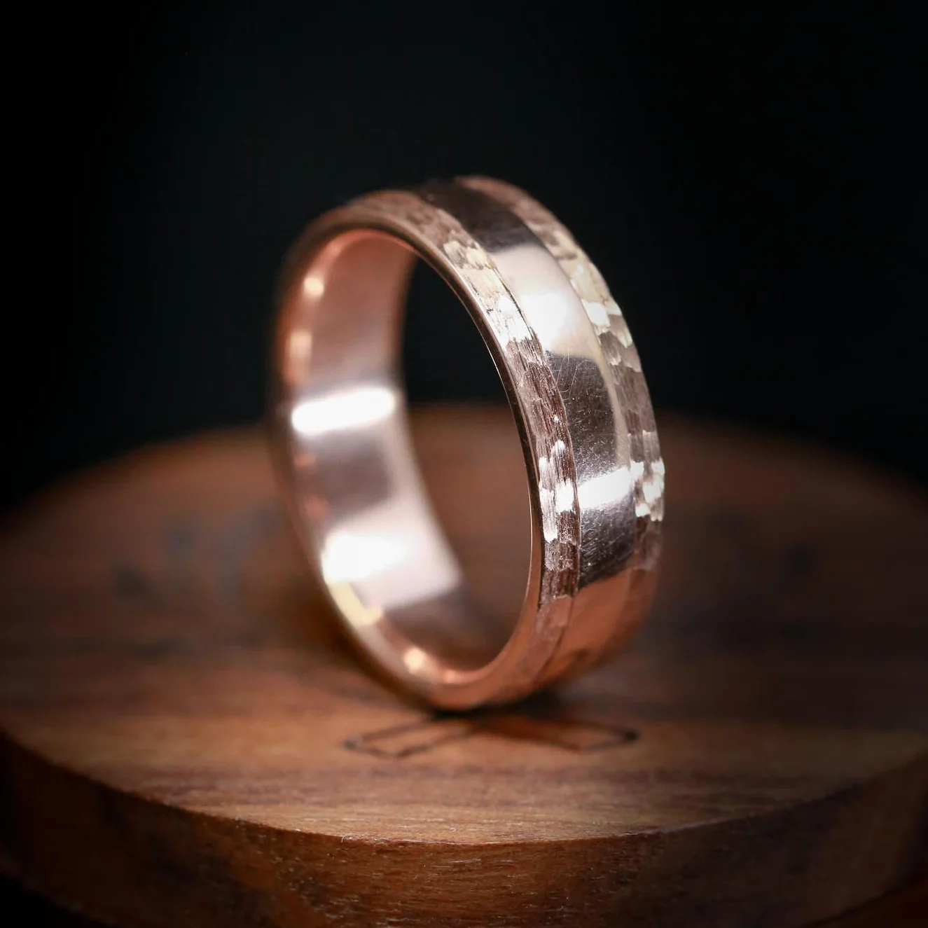 "SEDONA" - RAISED CENTER & HAMMERED EDGES WEDDING RING - Image 11