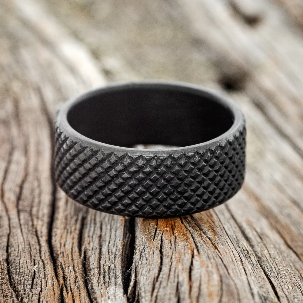 SOLID METAL WEDDING BAND WITH KNURLED FINISH - Image 10