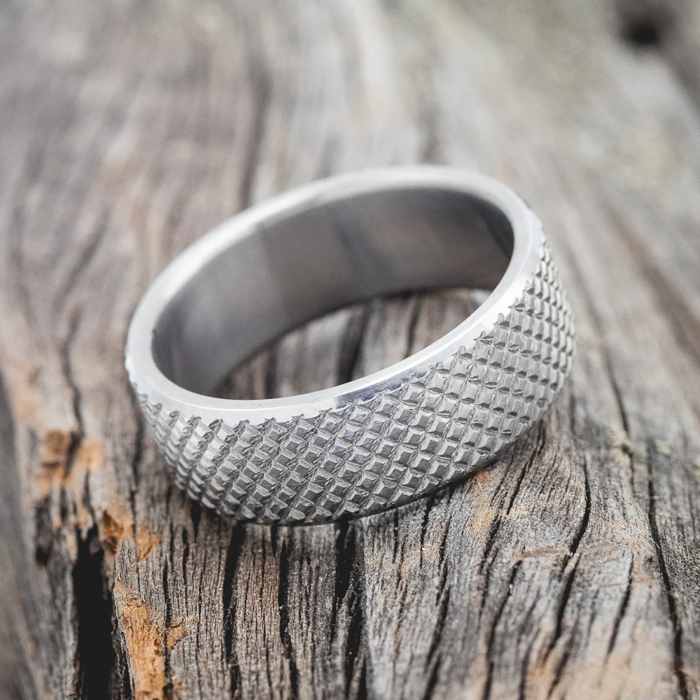 SOLID METAL WEDDING BAND WITH KNURLED FINISH - Image 3