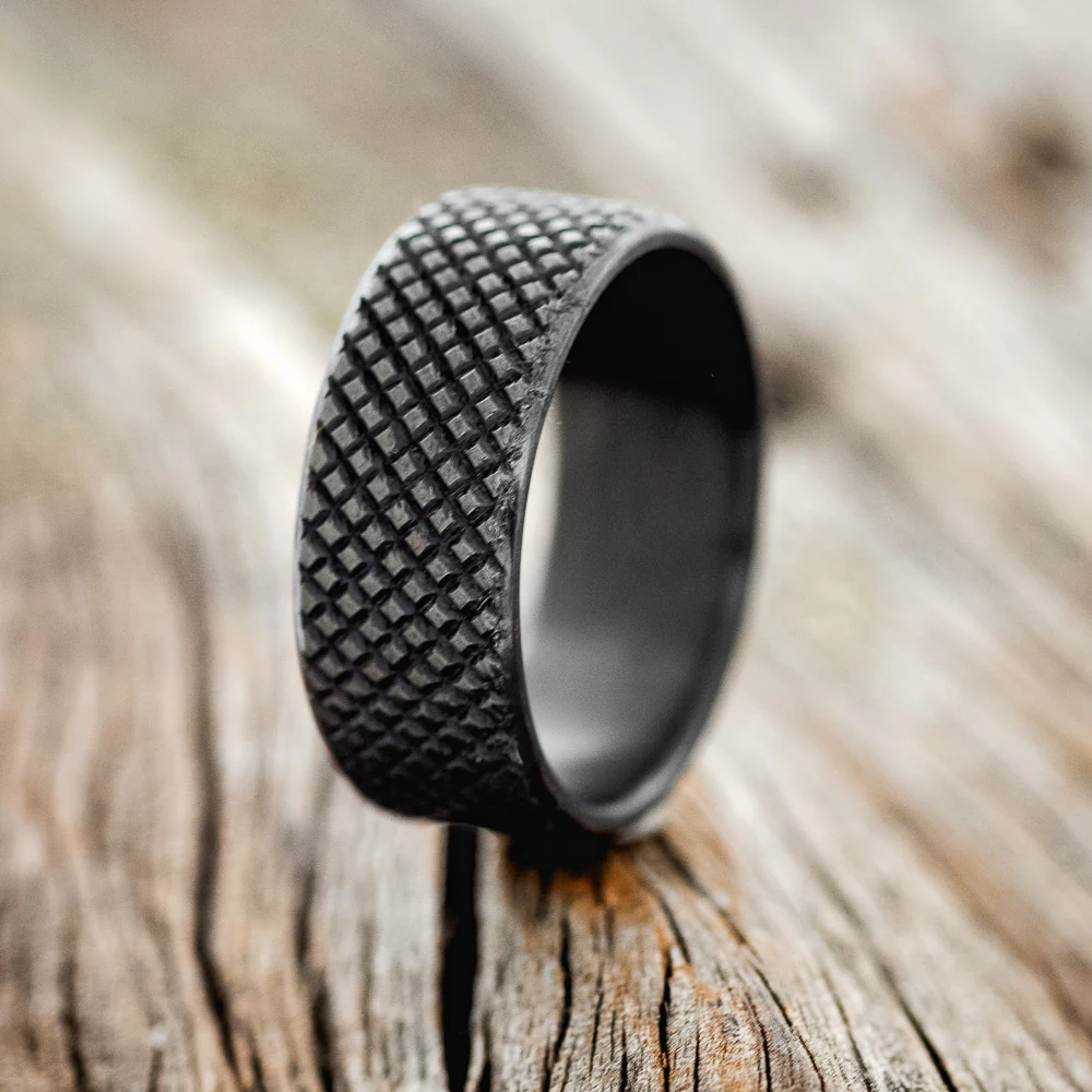 SOLID METAL WEDDING BAND WITH KNURLED FINISH - Image 8